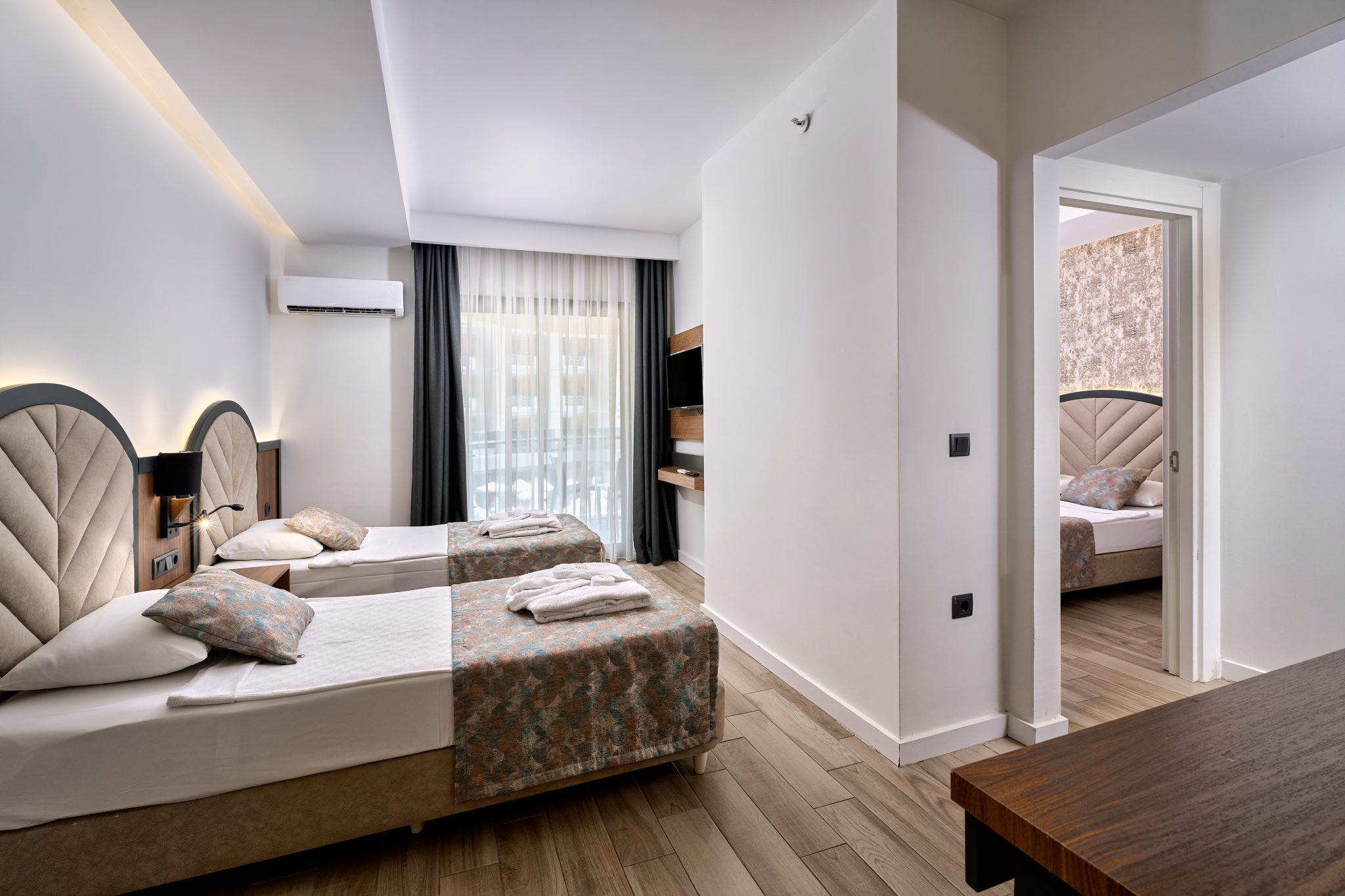Grand Uysal connecting family room